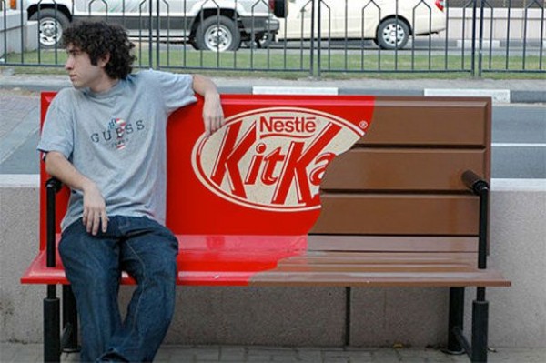 Kit Kat, publicité avec banc de parc